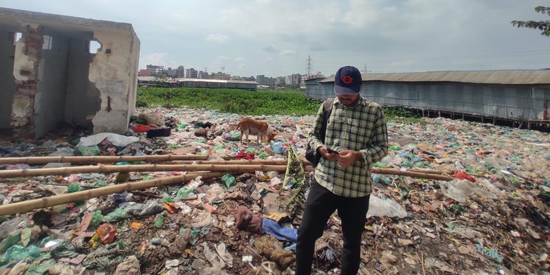 View of a waste disposal site in Duaripara, one of the informal settlements in Dhaka, Bangladesh, where several fellows’ projects took place | Photo: WeatherWise: মেঘবন্ধু (MeghBondhu)