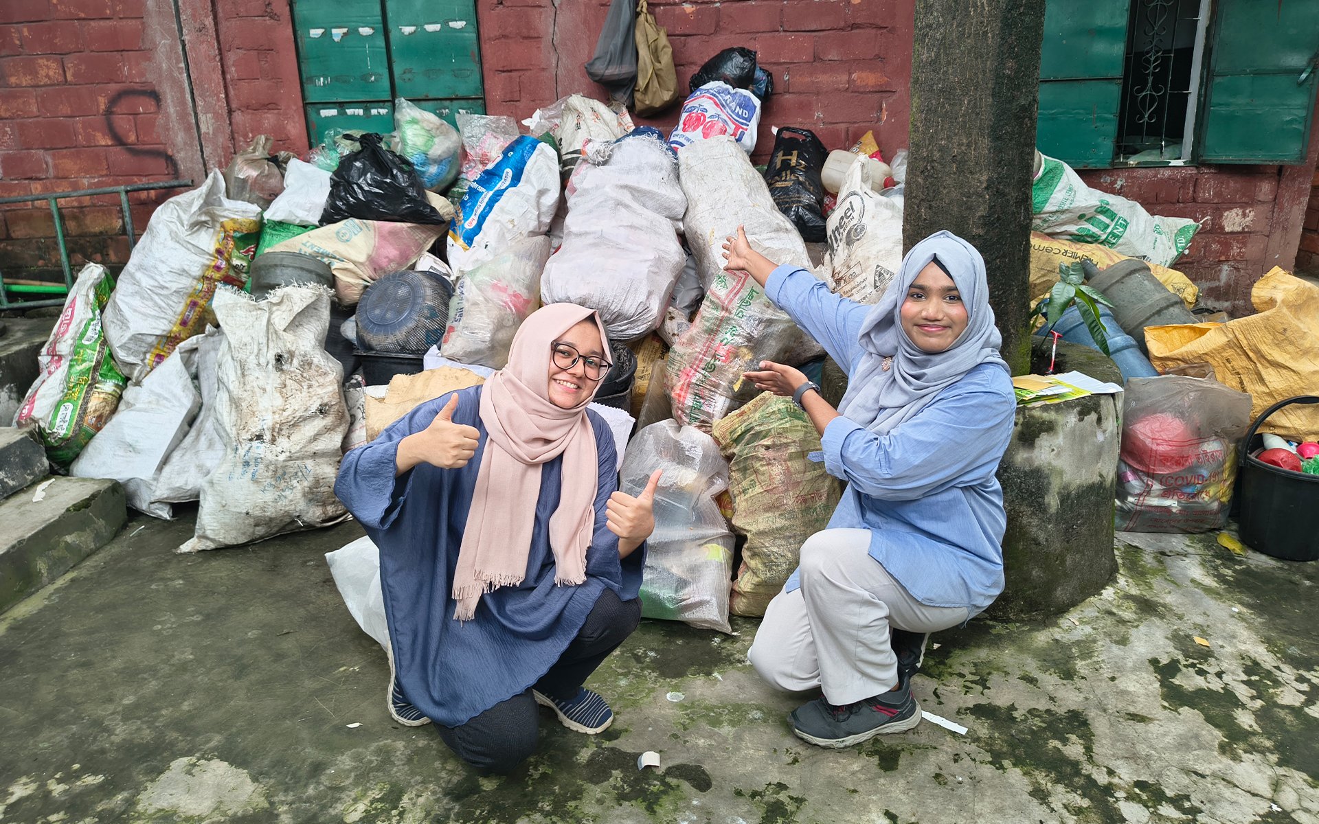 Waste collection and reward giving | Photo: MAP 4 RESILIENCE