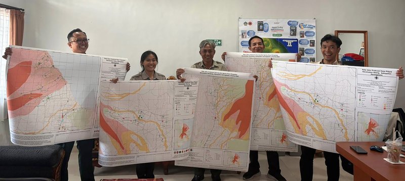 In January 2026, BPBD completed the official evacuation route maps for their Contingency Plan, covering all five villages involved in the project. The maps were then handed over to local village offices, giving communities access to the data they helped collect to improve evacuation planning and emergency response. | Photo: BPBD Bali