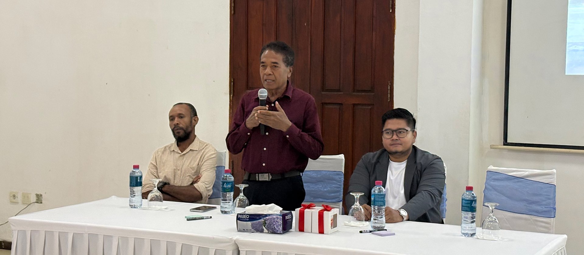 Mr. Acácio Guterres (Director General of Fisheries, MALFF Timor-Leste) expressed his support for the initiative, emphasizing the need for the seagrass map and how the project is contributing to the Timor-Leste Government’s Blue Economy strategy. | Photo: Dinar Adiatma / Open Mapping Hub - Asia-Pacific