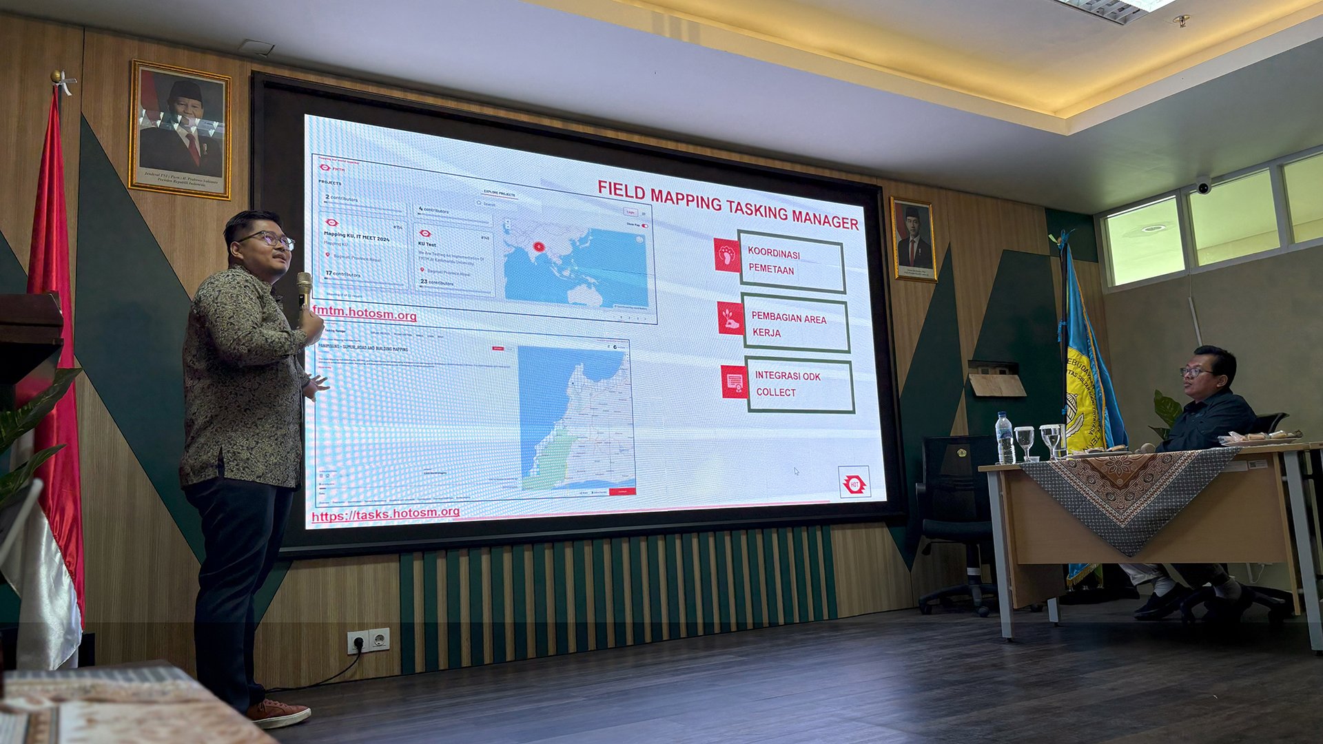 Harry Mahardhika, Map4Mangrove's project lead, introduced some of the tools planned to be used for data collection. | Photo: Tony Liong / Open Mapping Hub - Asia Pacific